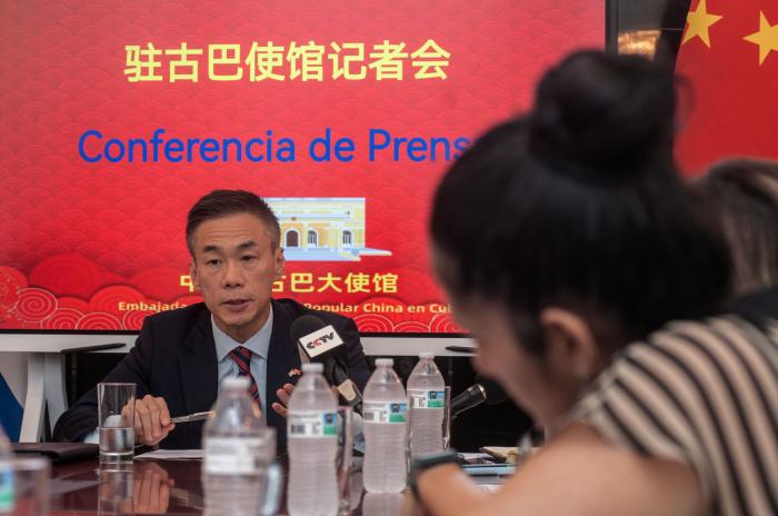 Conferencia de Prensa del Enbajador de China en Cuba Hua Xin