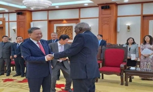 Esteban Lazo en Vietnam